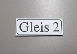 Zeige Details für Gleisschild klein alte Schrift Gleis 2 Bild von Gleisschild klein alte Schrift Gleis 2