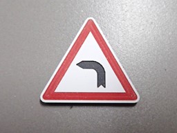 Zeige Details für Verkehrsschild Achtung scharfe Linkskurve Bild von Verkehrsschild Achtung scharfe Linkskurve