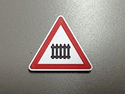 Zeige Details für Verkehrsschild Achtung Bahnübergang mit Schranke Bild von Verkehrsschild Achtung Bahnübergang mit Schranke