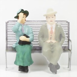 Zeige Details für Frau sitzend mit Tasche Bild von Frau sitzend mit Tasche