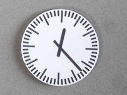 Zeige Details für Bahnhofsuhr-Zifferblatt Bild von Bahnhofsuhr-Zifferblatt