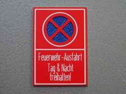 Zeige Details für Feuerwehr-Ausfahrt Tag und Nacht freihalten Bild von Feuerwehr-Ausfahrt Tag und Nacht freihalten