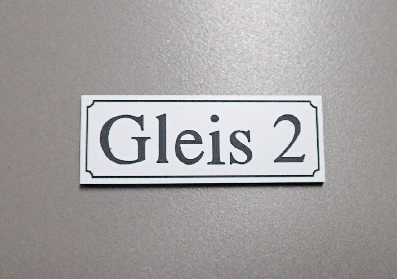 Bild von Gleisschild alte Schrift Gleis 2