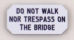 Bild von Do not walk nor trespass on the bridge