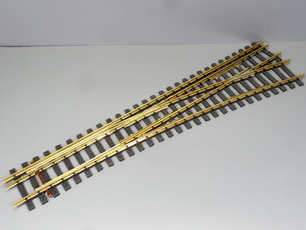 Picture of Standard-gauge-turnout with narrow gauge radius 3000 mm, 15° right
