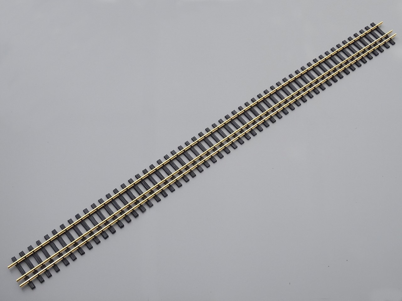 Picture of Straight track 900 mm three-rail track