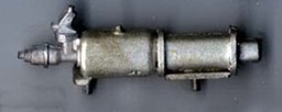 Bild von Bremszylinder und Rohrleitungen (nicht abgebildet) für Caboose